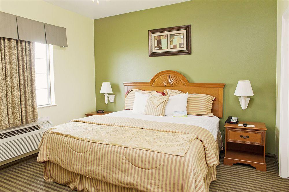 Days Inn & Suites By Wyndham Houston Hobby Airport Exterior foto