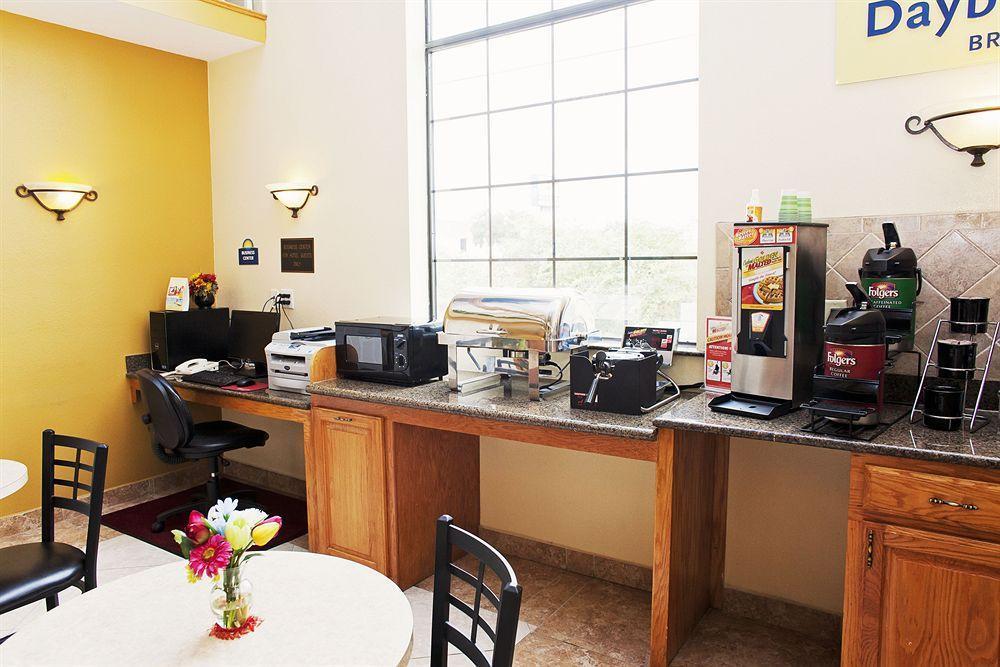 Days Inn & Suites By Wyndham Houston Hobby Airport Exterior foto