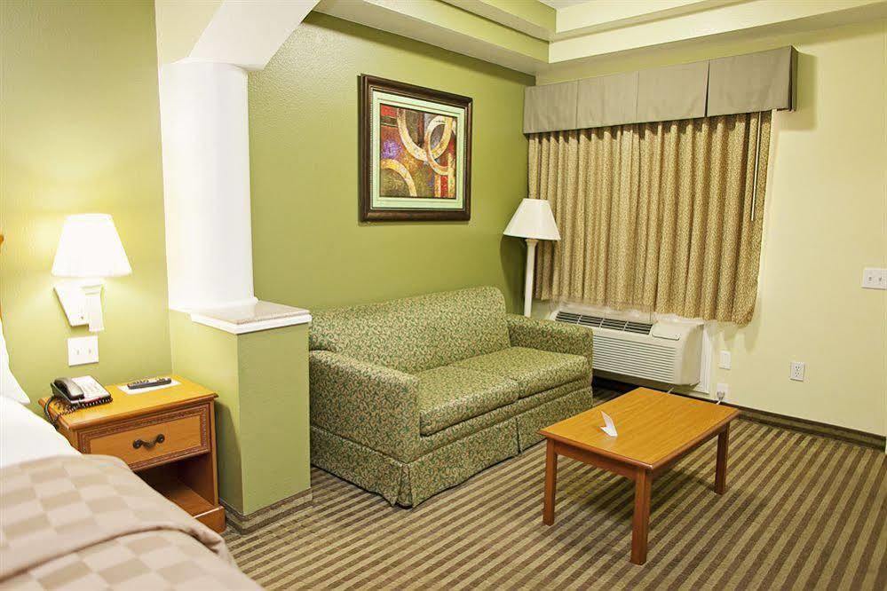 Days Inn & Suites By Wyndham Houston Hobby Airport Exterior foto