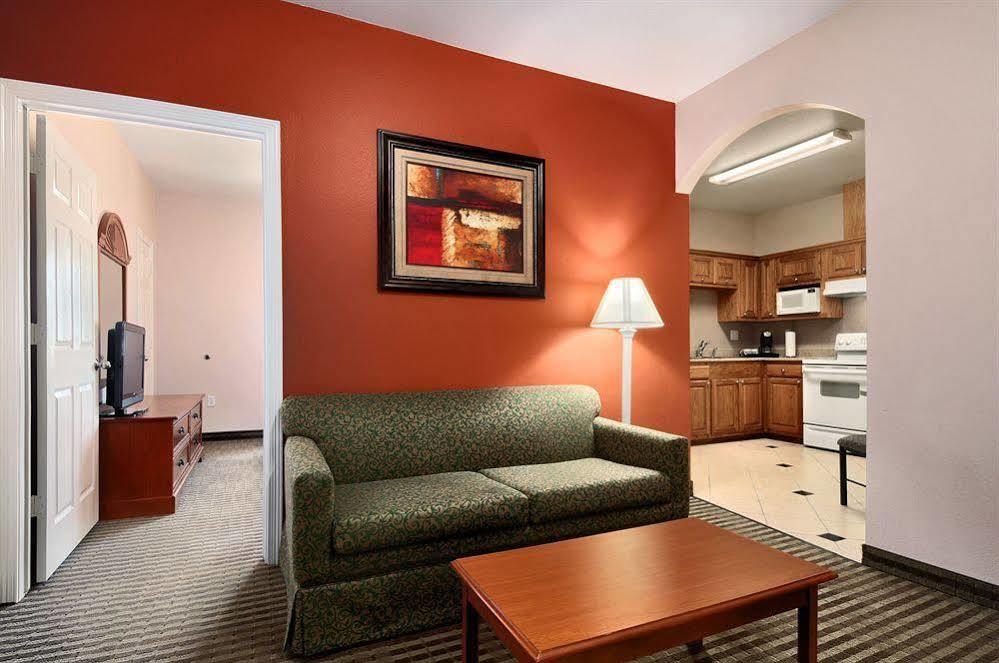 Days Inn & Suites By Wyndham Houston Hobby Airport Exterior foto